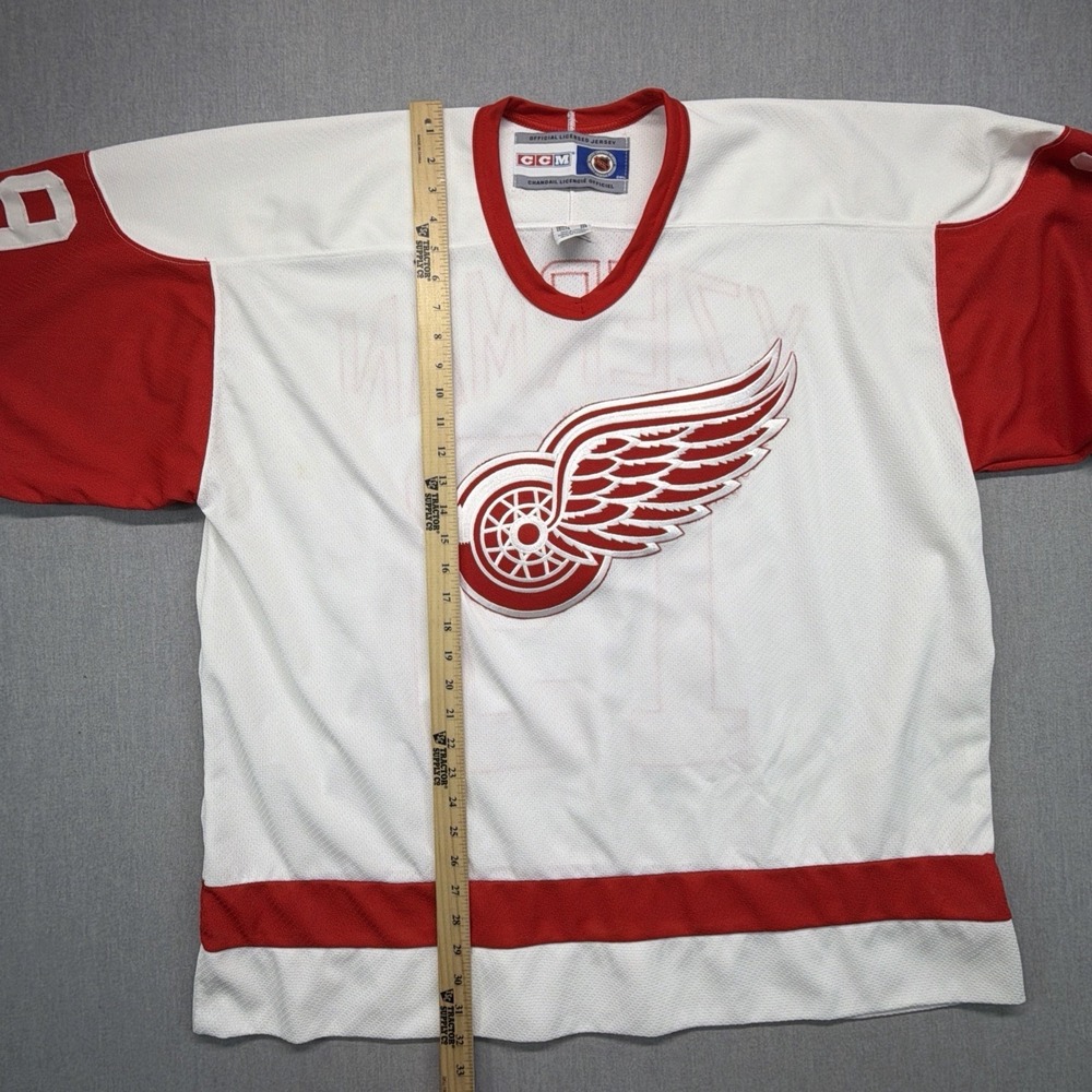 Detroit Red Wings Yzerman 19 Hockey Jersey CCM Vintage - Picture 5 of 6